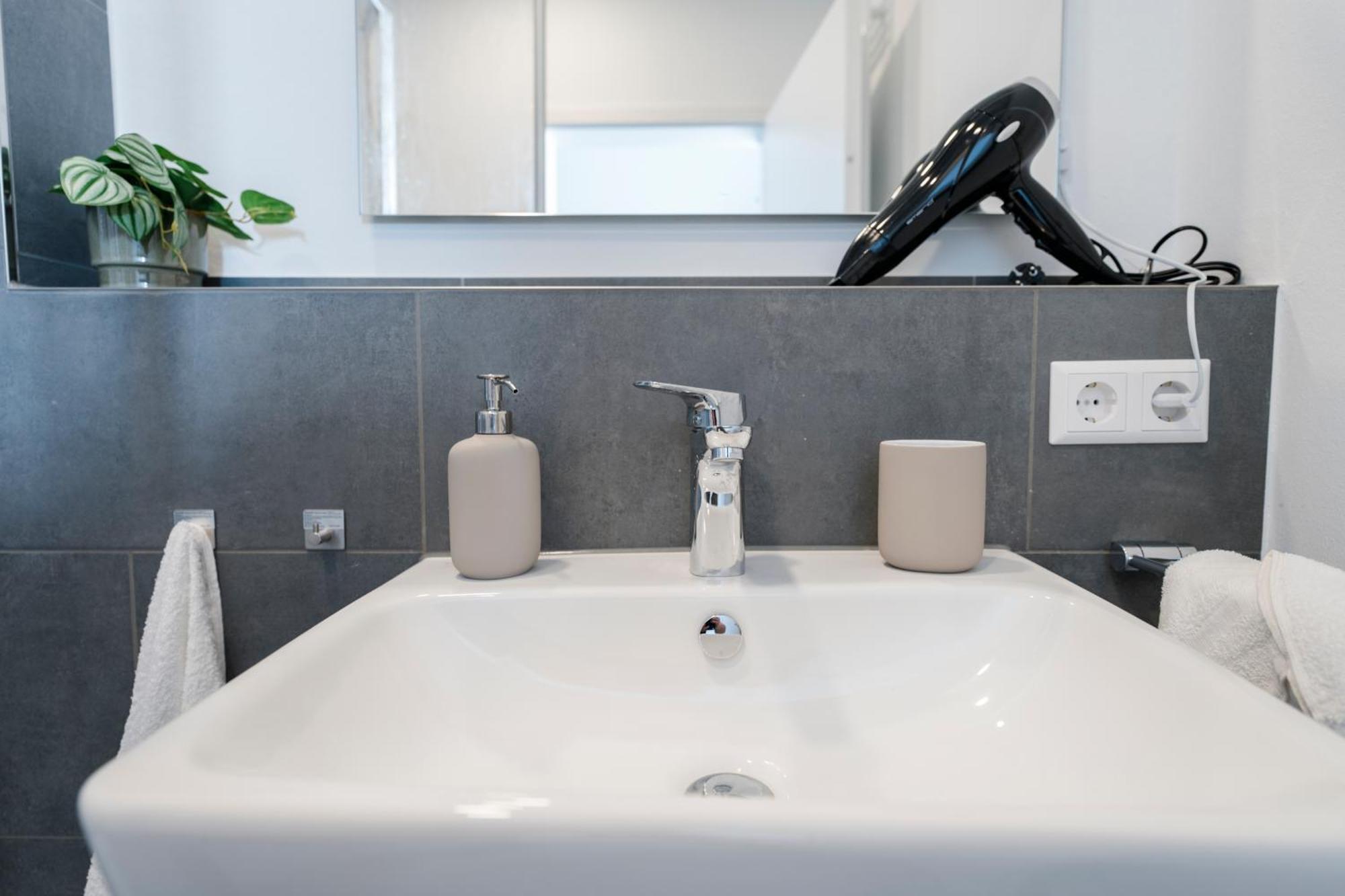 Kocasa-Apartments 02, Design, City-Center Boeblingen, Stellplatz, Balkon, Waipu-Tv Экстерьер фото